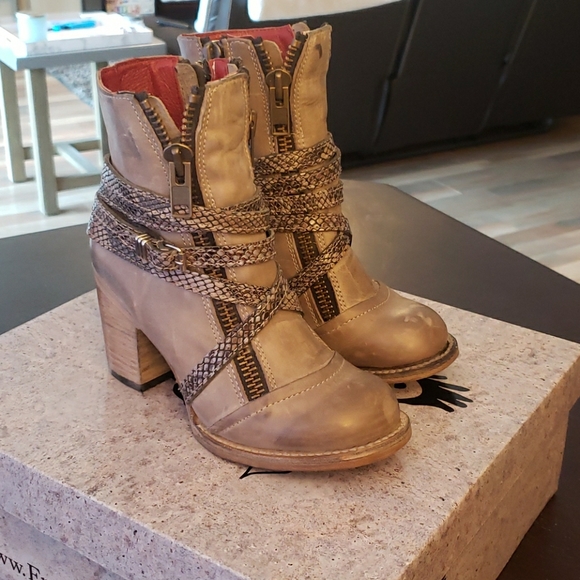 Freebird by Steven Shoes - Freedbird Balboa Stone Multi